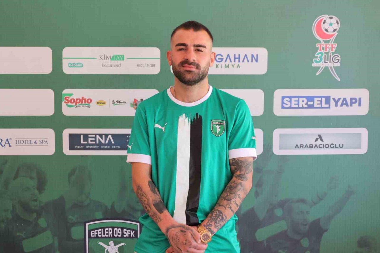 Efeler, transferde hız kesmiyor