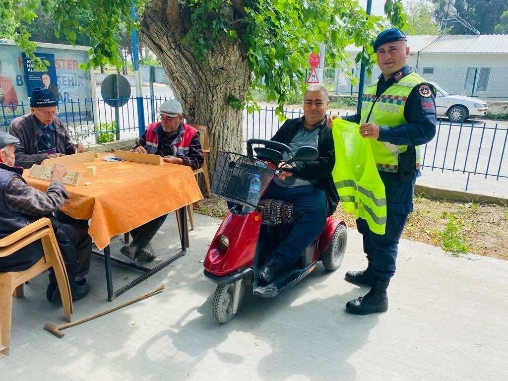 Jandarma ekipleri motosiklet sürücülerini bilgilendirdi