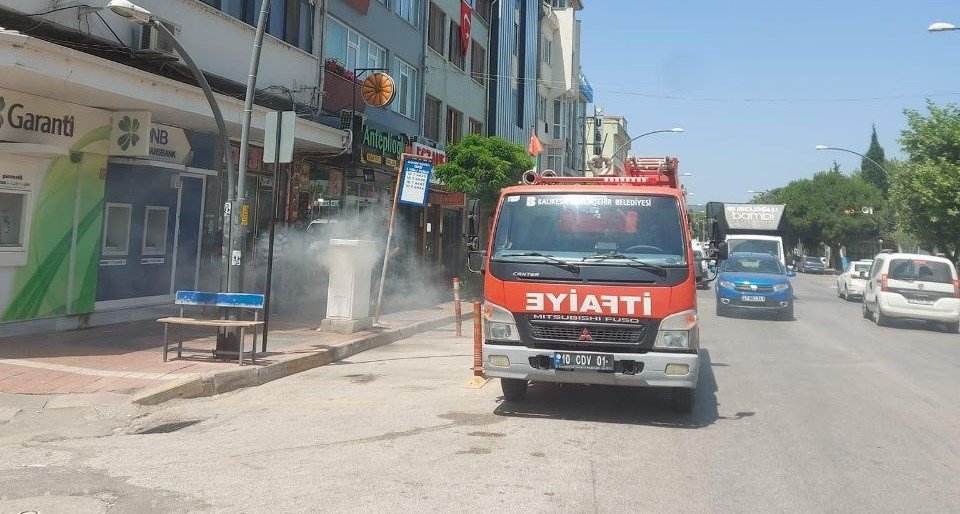 Gönen’de sıcaklardan dolayı telekom panosunda yangın çıktı