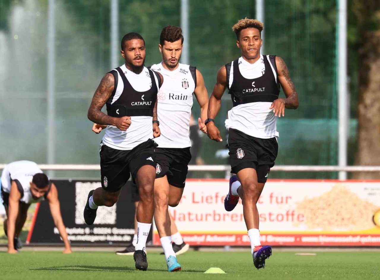 Beşiktaş, çift kale taktik maçı yaptı