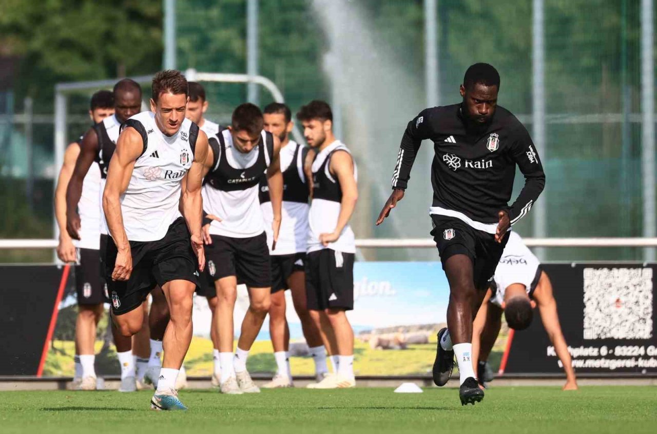 Beşiktaş, çift kale taktik maçı yaptı