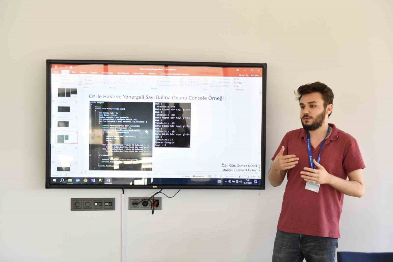 Esenyurtlu gençler hem kendilerini geliştiriyor hem de iş sahibi oluyor