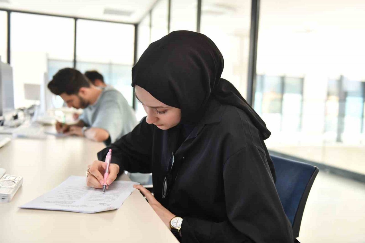 Esenyurtlu gençler hem kendilerini geliştiriyor hem de iş sahibi oluyor