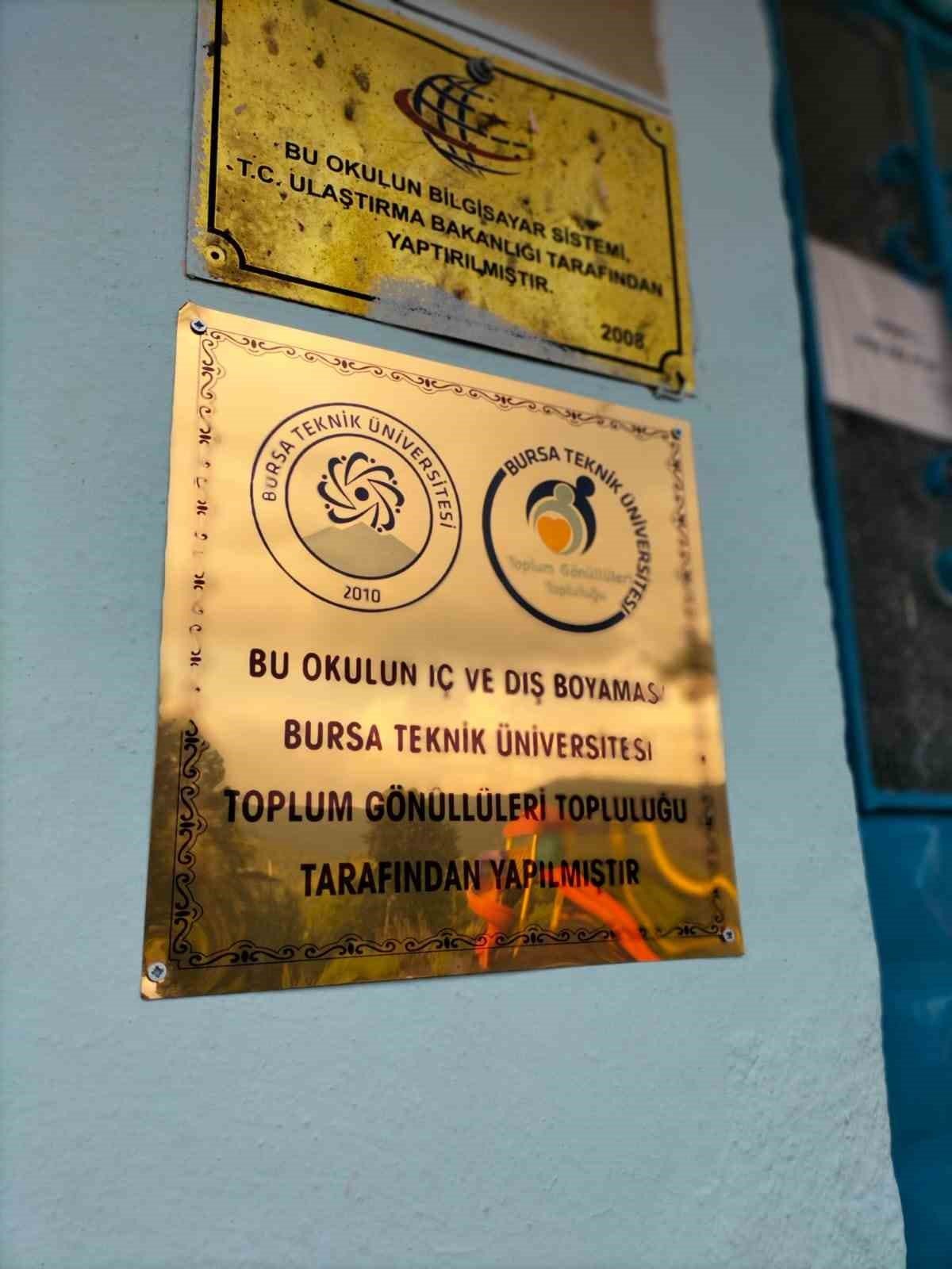 BTÜ’lü öğrenciler ilkokul öğrencilerinin yüzünü güldürdü