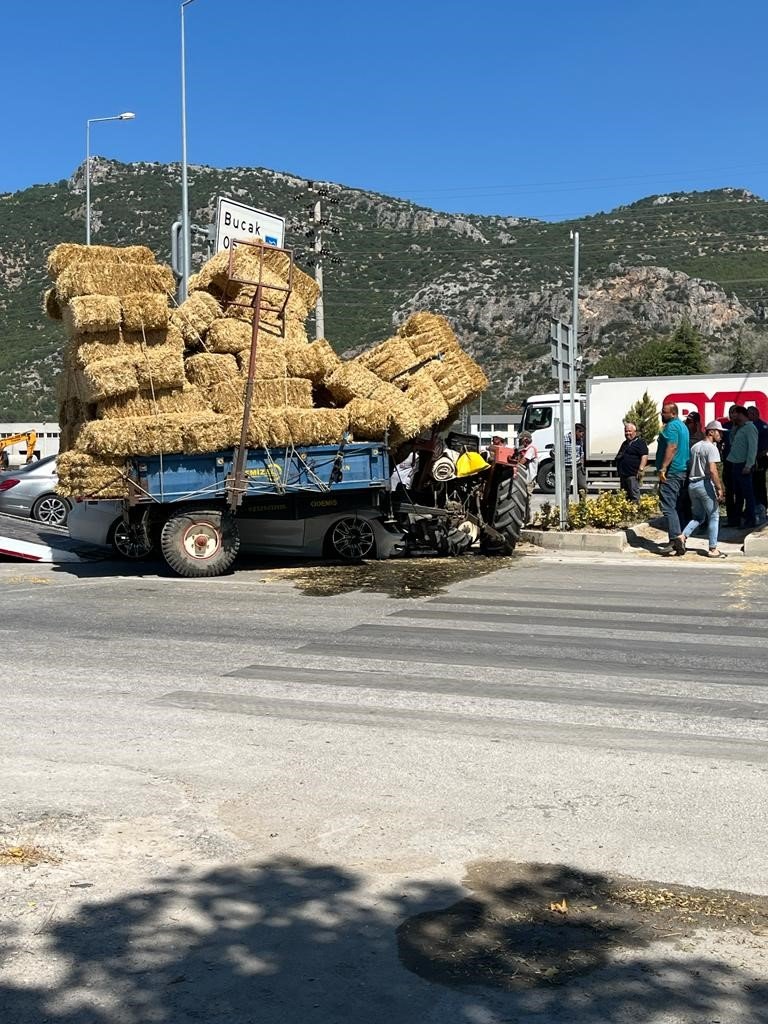 Burdur’da traktör ile otomobil çarpıştı: 3 yaralı