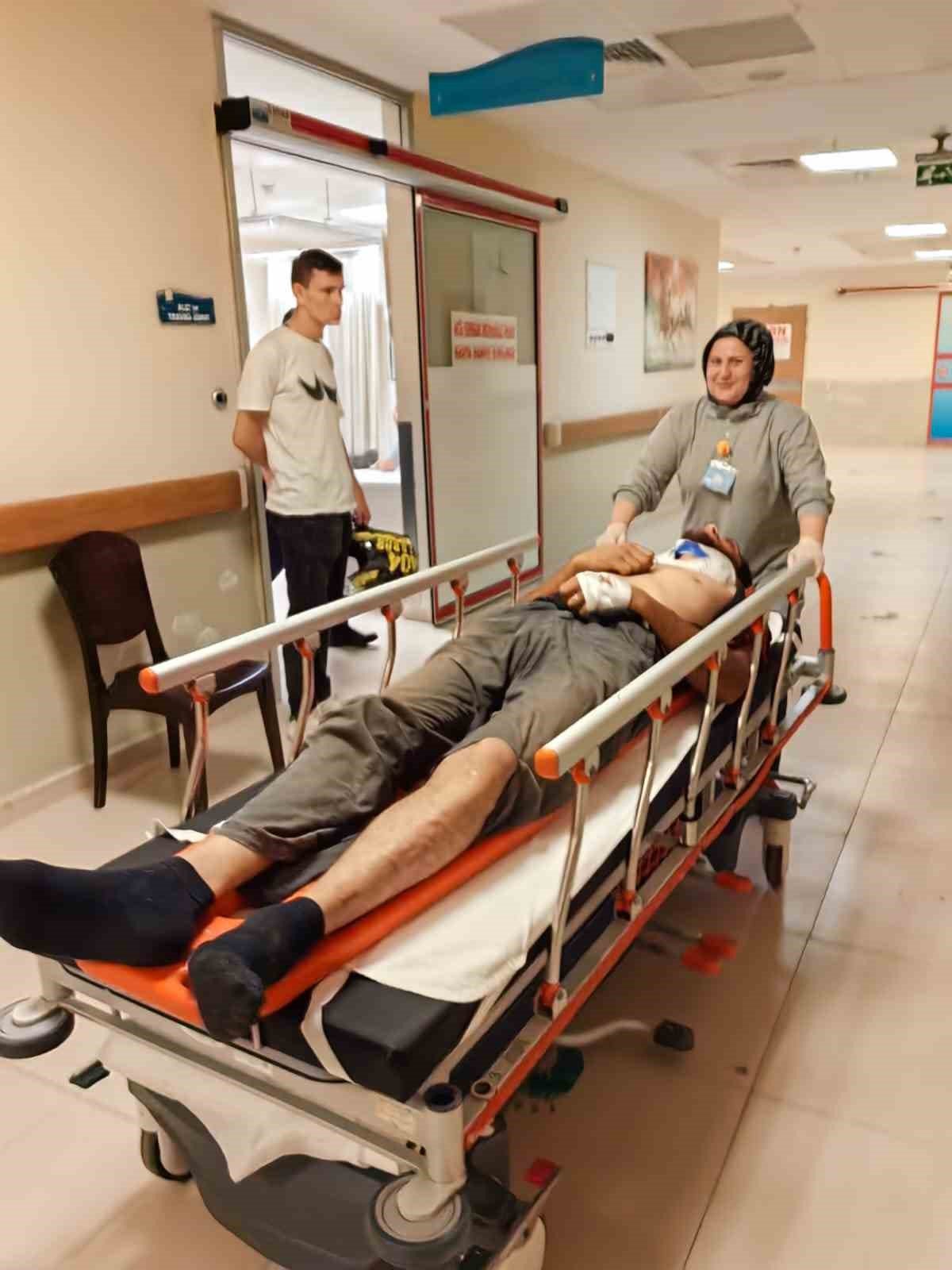 Freni patlayan kamyon yoldan çıktı: 1 yaralı