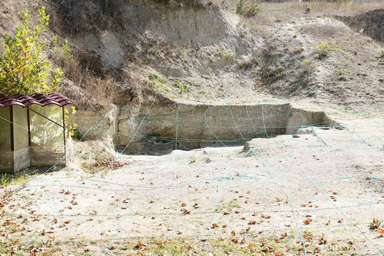 Yol çalışmalarında bulundu, Anadolu’nun milyonlarca yıllık geçmişine ışık tutuyor
