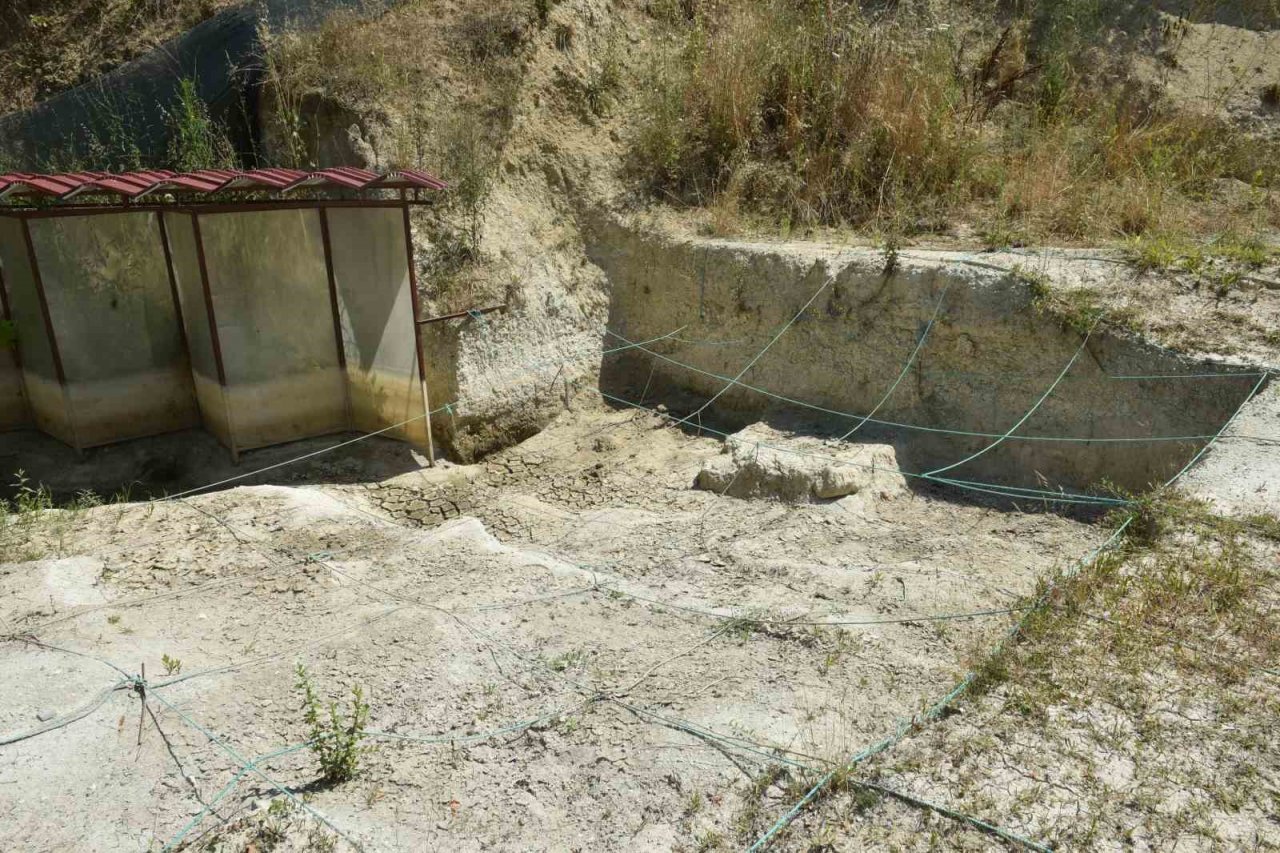 Yol çalışmalarında bulundu, Anadolu’nun milyonlarca yıllık geçmişine ışık tutuyor