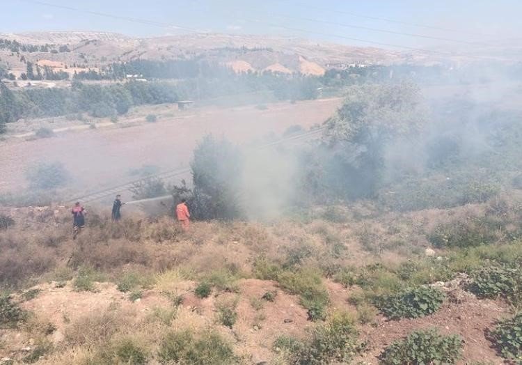 Arazide çıkan yangın itfaiye ekiplerince söndürüldü