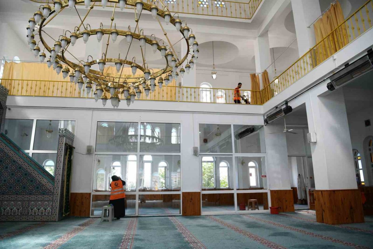 İbadethaneler hijyenik hale getiriliyor