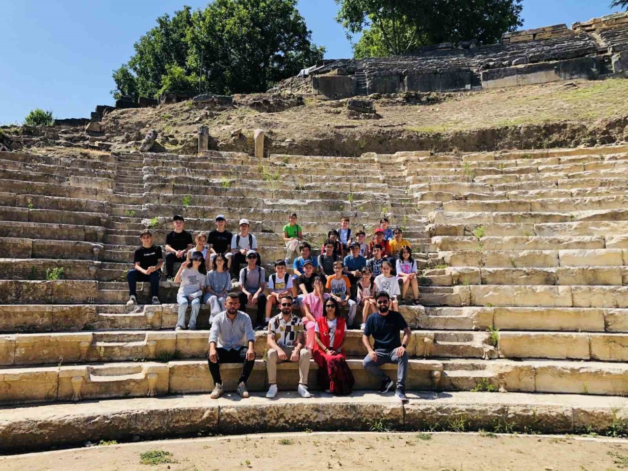 Öğrenciler müze ve antik kenti gezdi