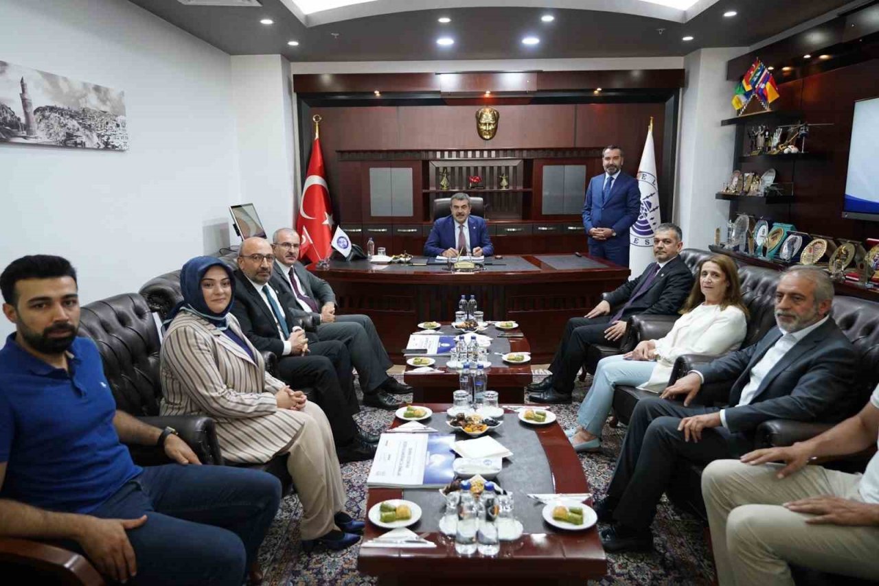 Milli Eğitim Bakanı Tekin incelemelerini sürdürüyor