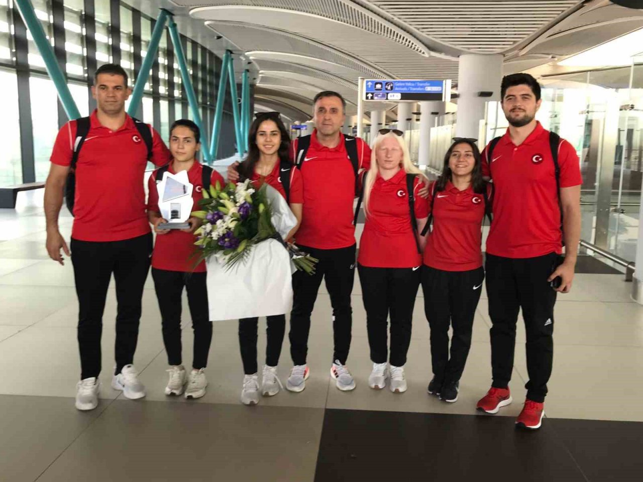 Dünya şampiyonu olan Genç Kadın GoalBall Milli Takımı, İstanbul’a geldi