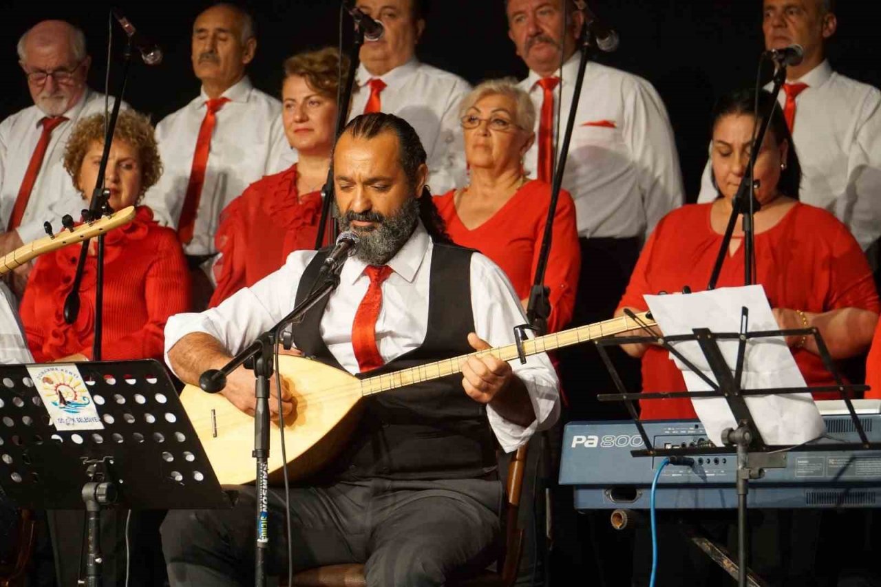 Aşık Veysel, kendi türküleriyle yad edildi