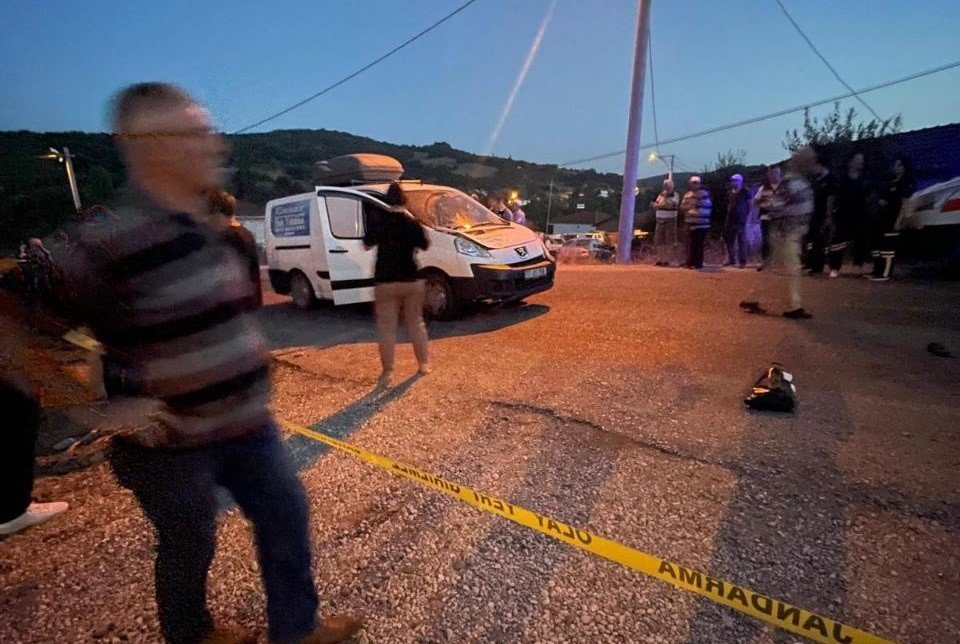 Karşıdan karşıya geçmeye çalışan kadın hayatını kaybetti