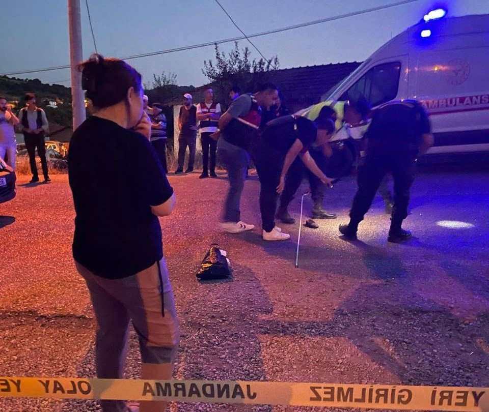 Karşıdan karşıya geçmeye çalışan kadın hayatını kaybetti