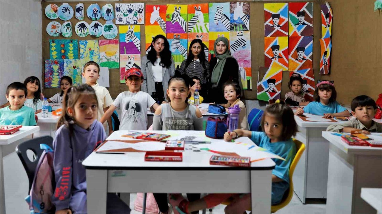 Gönüllü eğitmenler çocuklar için seferber oldu