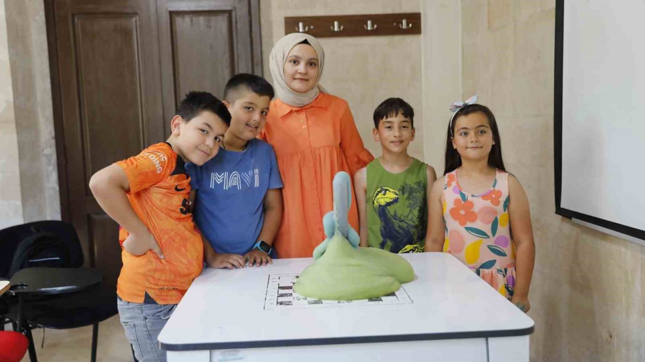 Gönüllü eğitmenler çocuklar için seferber oldu