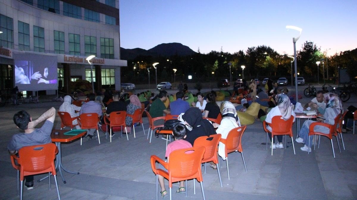 İletişim Fakültesi’ndeki "Sevginin Gücü" filmine yoğun ilgi