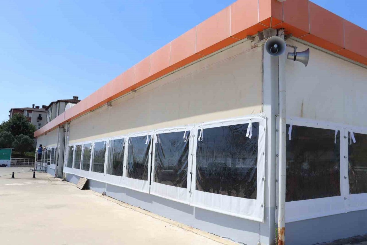 Ayazma Kapalı Pazar Alanı’nın brandaları yenilendi