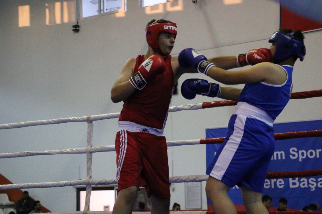 Kars’ta boks şampiyonası nefesleri kesiyor