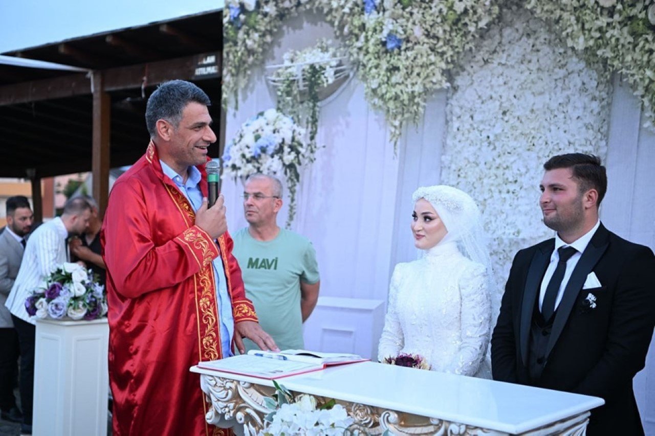 Başkan Kocaman, vatandaşların mutlu günlerine ortak oluyor