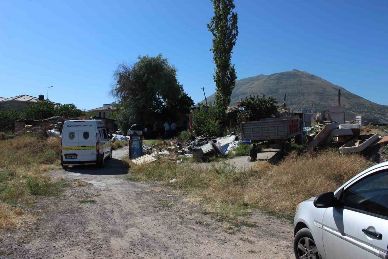 19 yaşındaki genç, kendini asarak hayatına son verdi