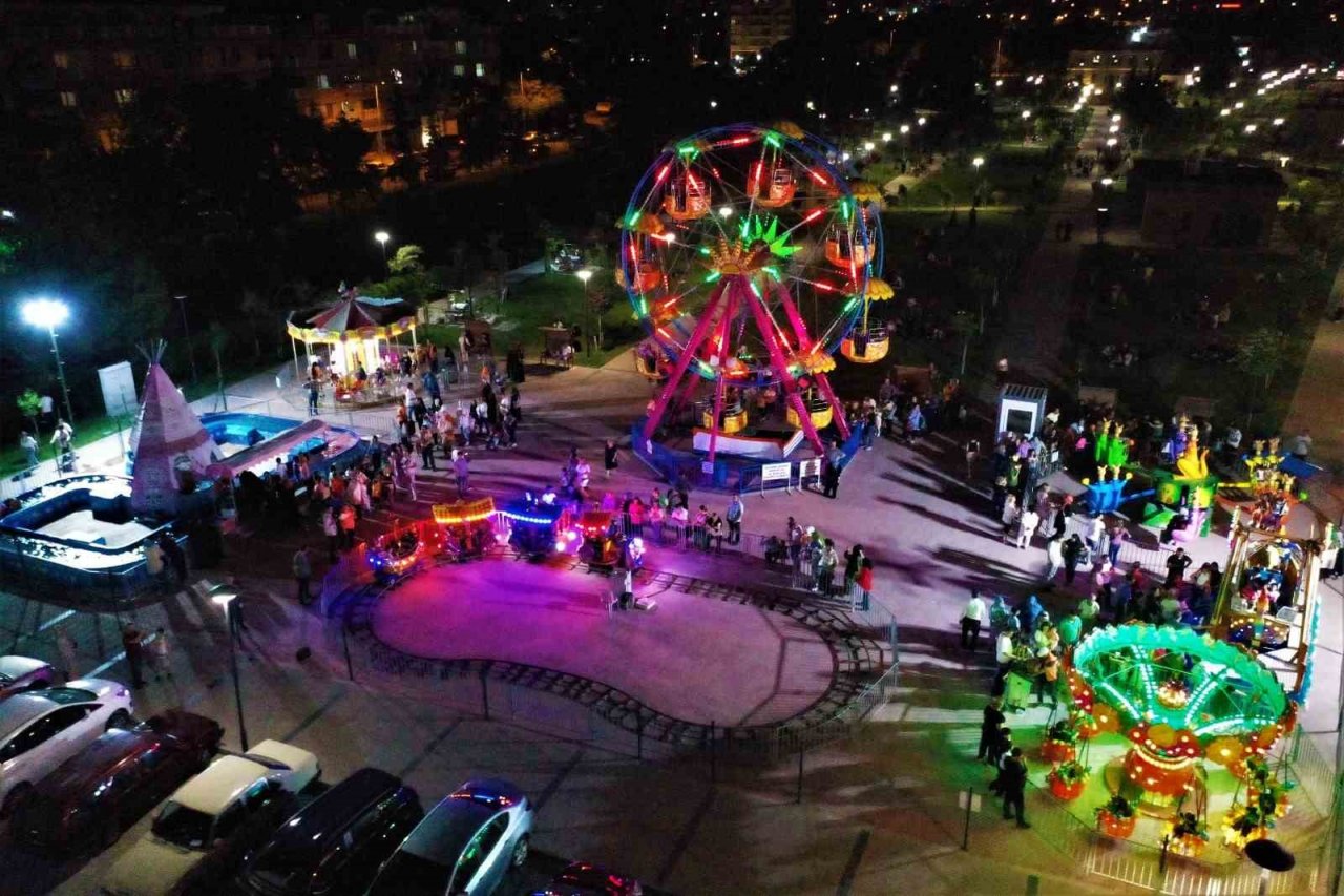 Keçiören’de çocuk lunaparkı eğlendirmeye devam ediyor