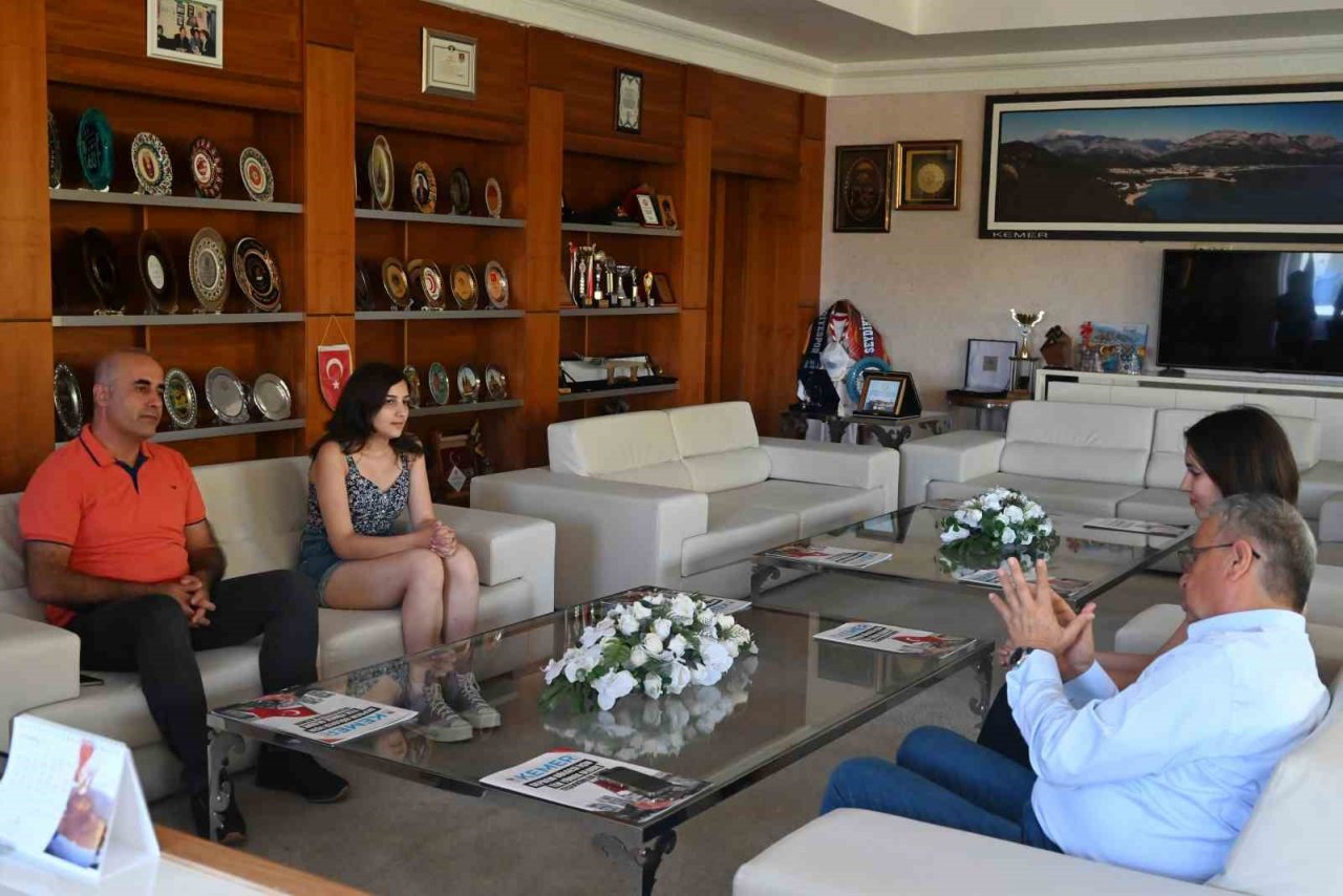 Kemer Belediyesi kursiyeri YKS’de Türkiye 117’incisi oldu