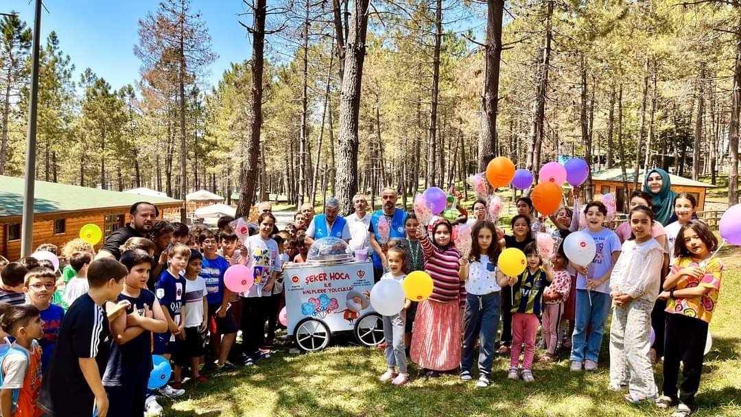 Öğrencilere pamuk şeker sürprizi