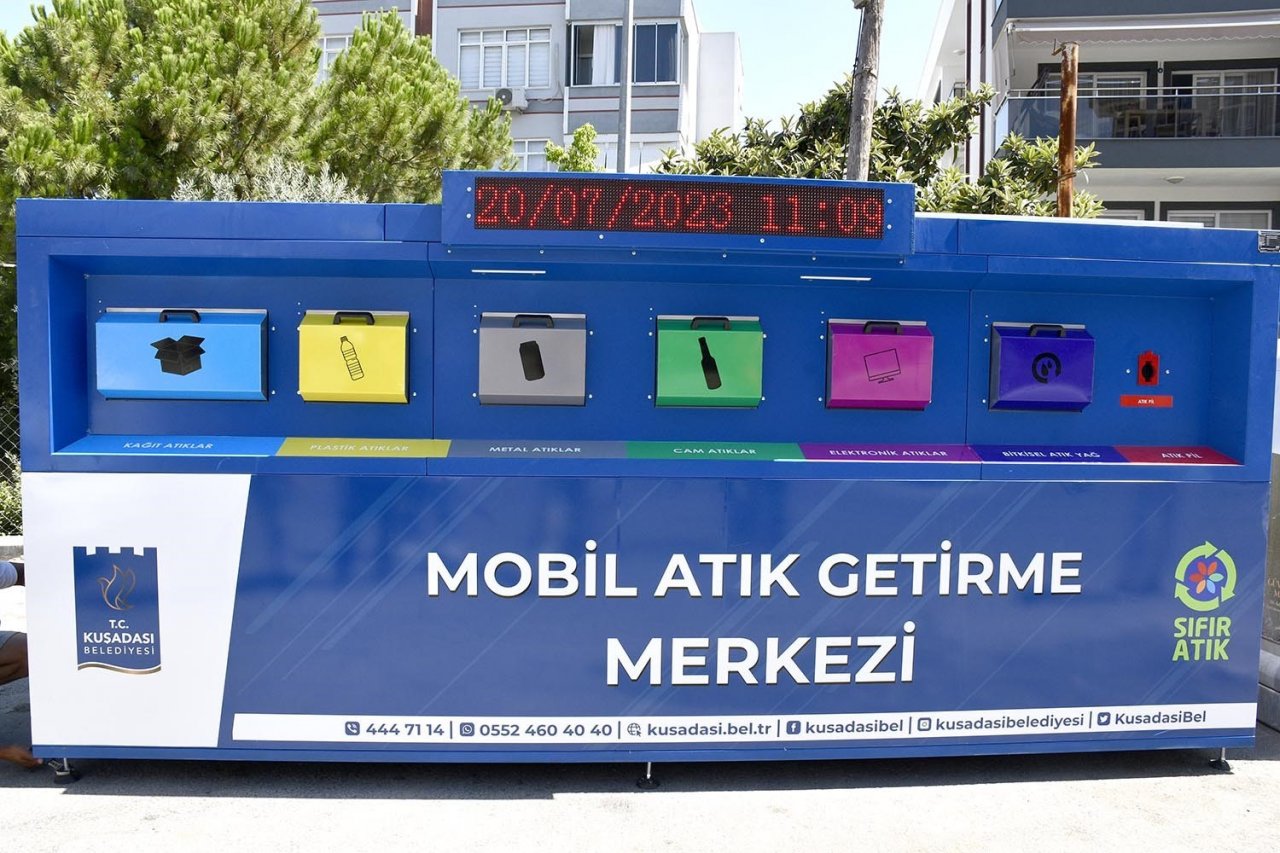 Kuşadası Belediyesi 14 noktaya mobil atık getirme merkezi kurdu