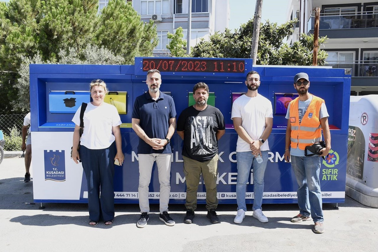 Kuşadası Belediyesi 14 noktaya mobil atık getirme merkezi kurdu