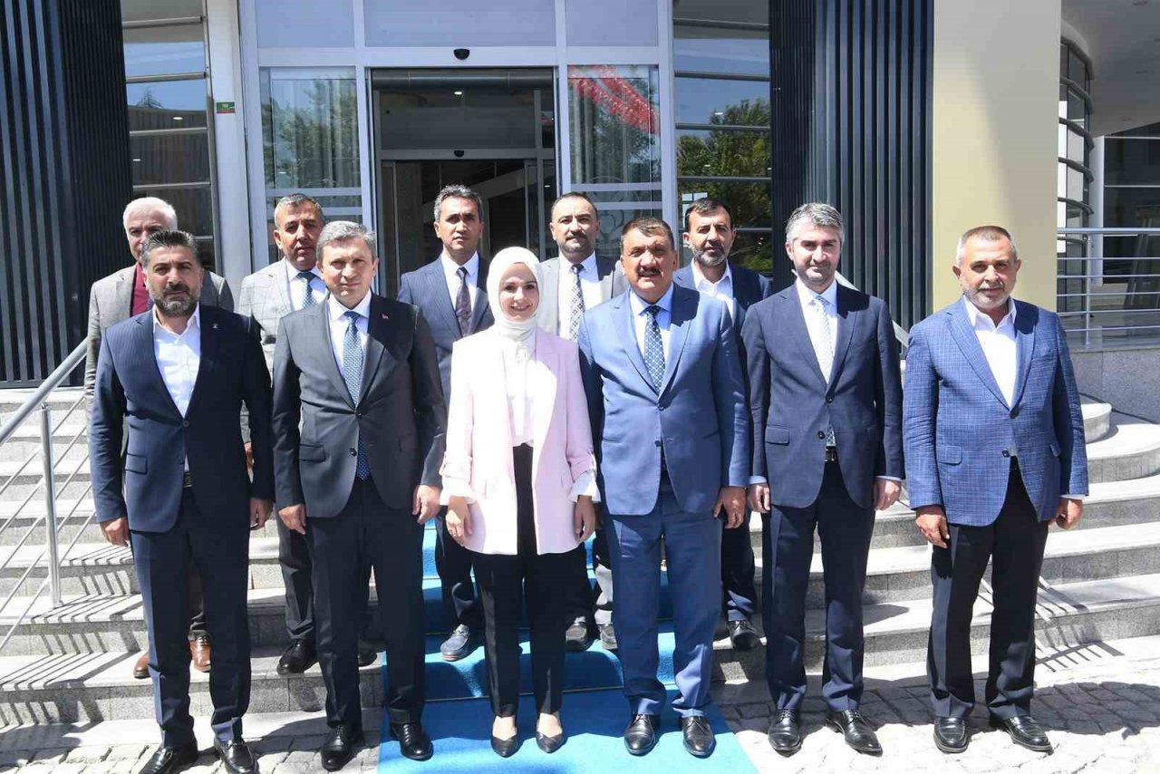 Bakan Göktaş: “Acımız büyük ama inşa sürecinde el birliğiyle devam ediyoruz”