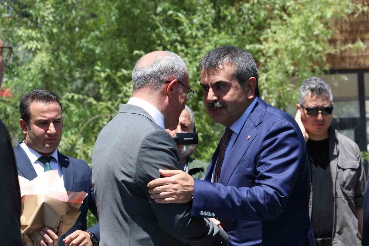 Milli Eğitim Bakanı Tekin Elazığ’da