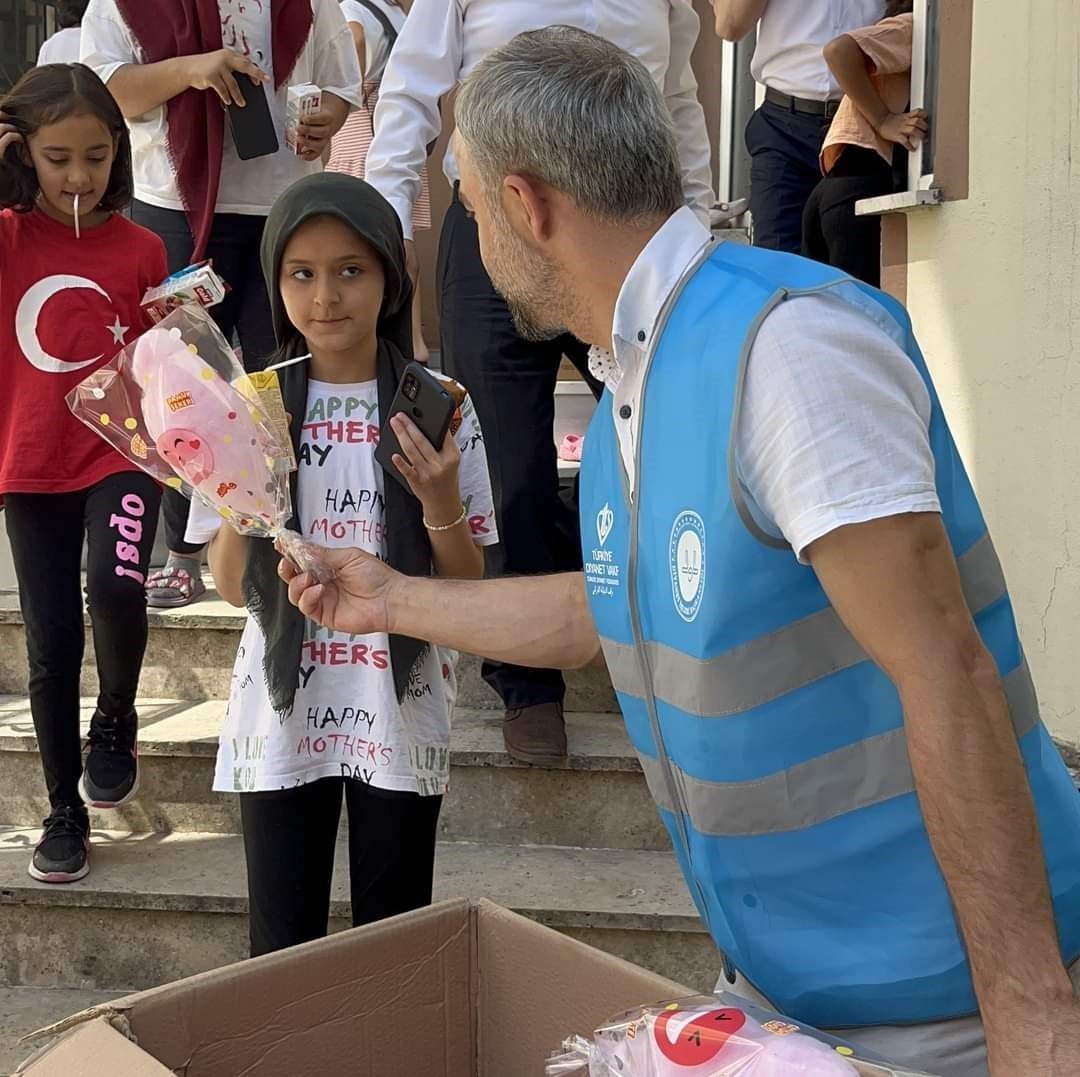 Öğrencilere pamuk şeker sürprizi