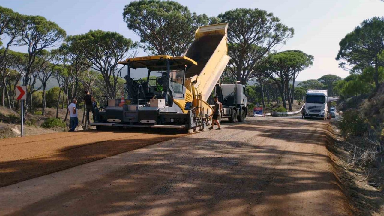 Çiftlik-Bayır yolunda 10 Bin 500 metre sathi kaplama yapıldı