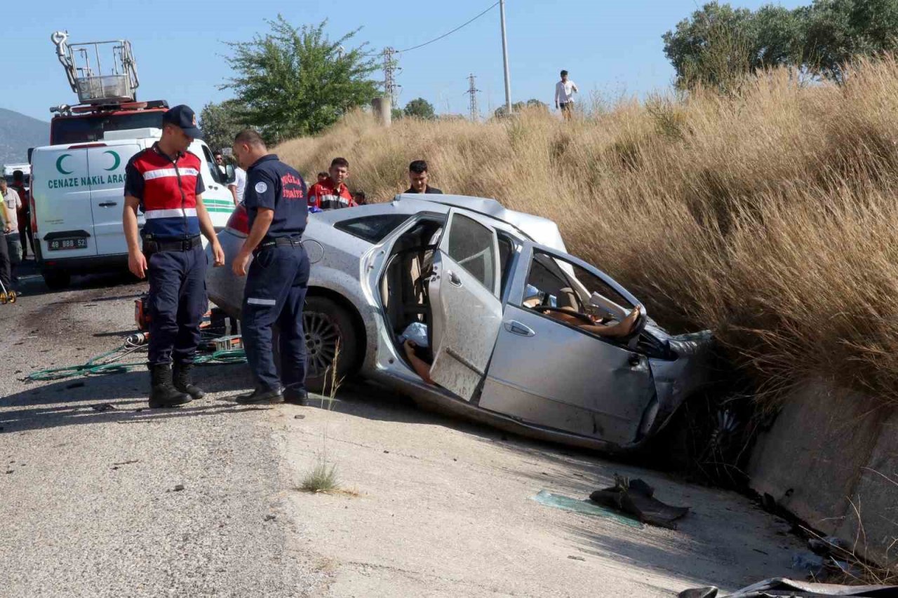 Tuğla yüklü tır ile otomobil çarpıştı: 2 ölü