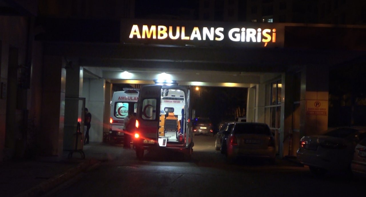 Muş’ta hafif ticari araç ile otomobil çarpıştı: 1’i bebek 8 kişi yaralandı