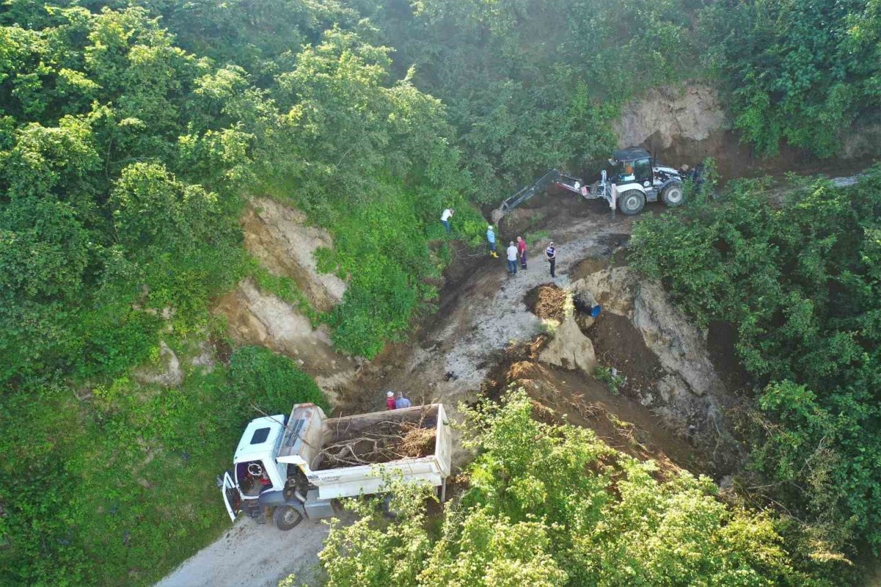 Başkan Tören: “Heyelanlar sonucu kırsalda 60 mahallede kapanan 227 yolu ulaşıma açtık”