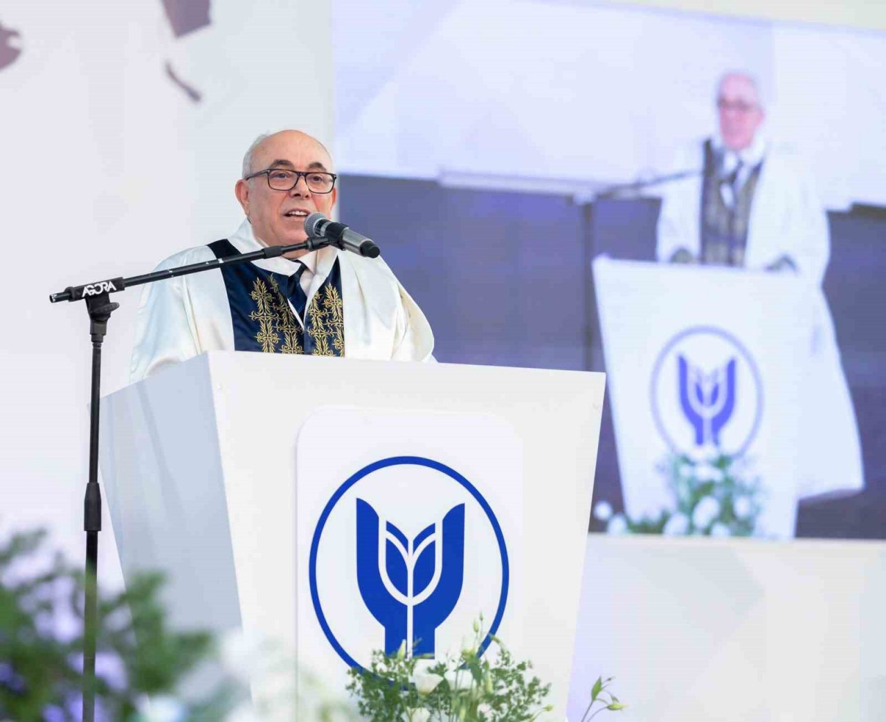 Mezuniyet heyecanıyla yeni hayatlarına uğurlandılar