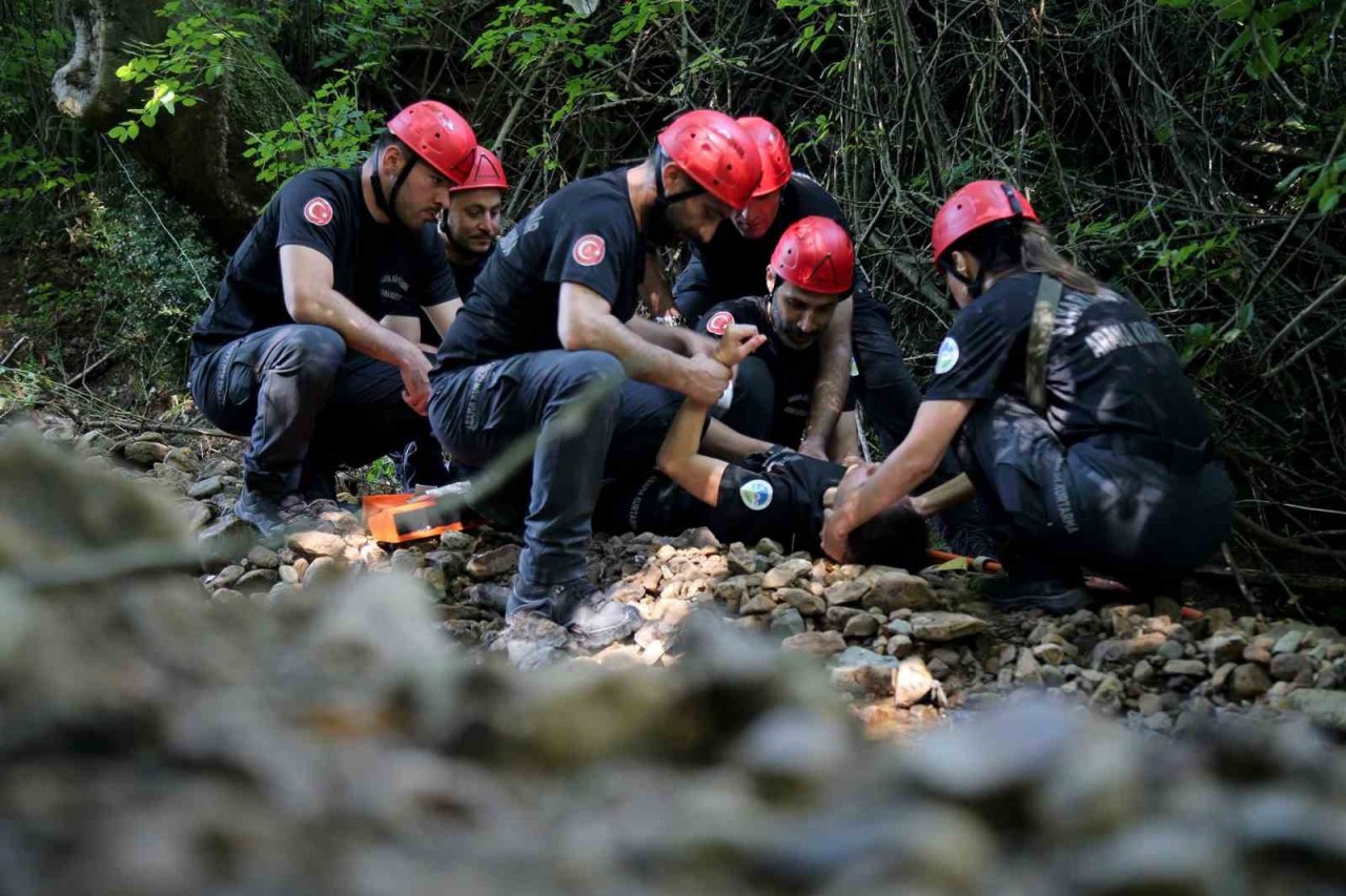 Sakarya Büyükşehir’in afet timinden nefes kesen tatbikat