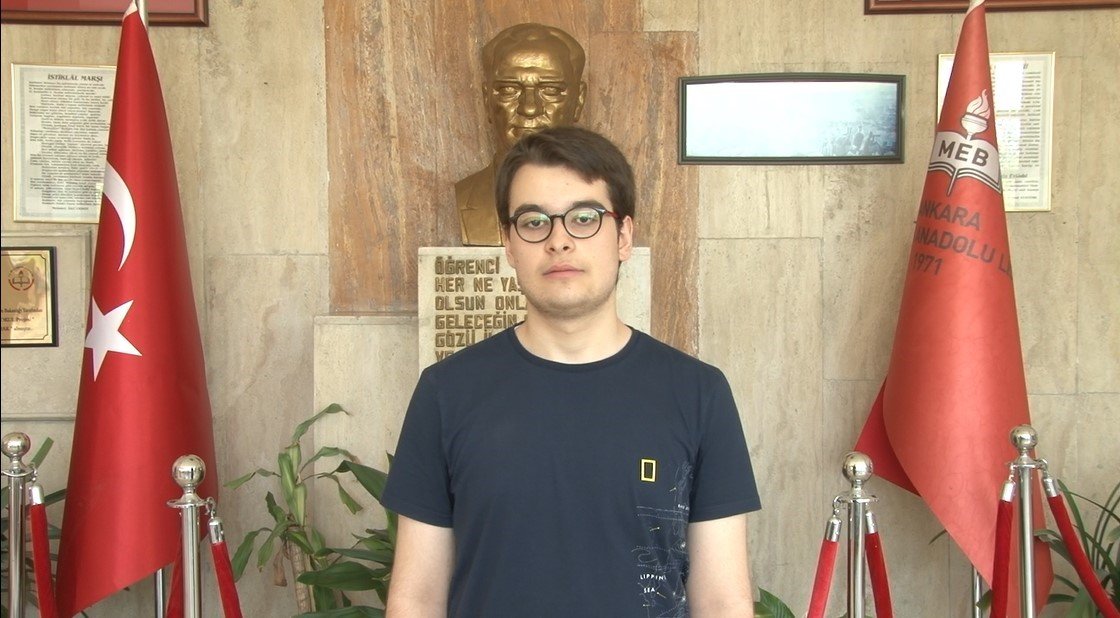 YKS sayısal 1’incisi Mustafa Özcan: “Günlük ortalama 400 ile 500 arası soru çözdüm”