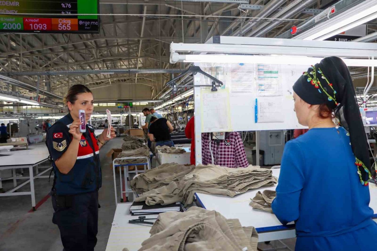 Sinop’ta işçi kadınlara KADES bilgilendirmesi