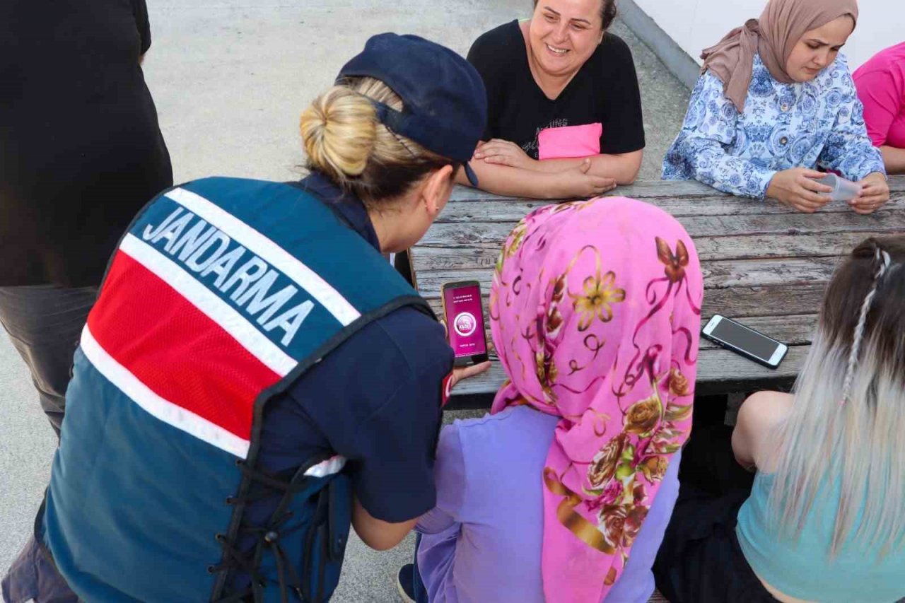 Sinop’ta işçi kadınlara KADES bilgilendirmesi