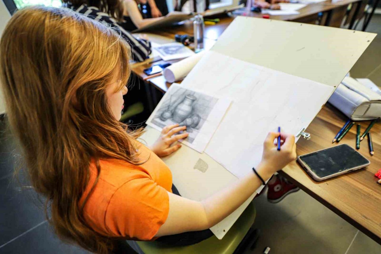ŞSM’deki resim kursu yoğun ilgi görüyor