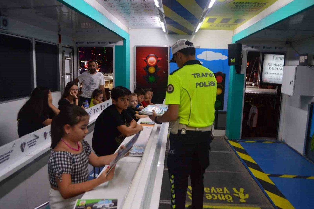 Trafik eğitim tırı Marmaris’te