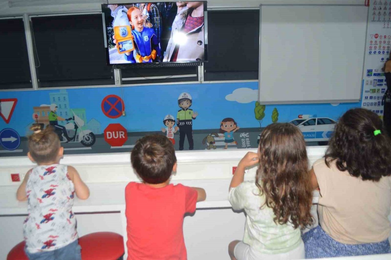 Trafik eğitim tırı Marmaris’te