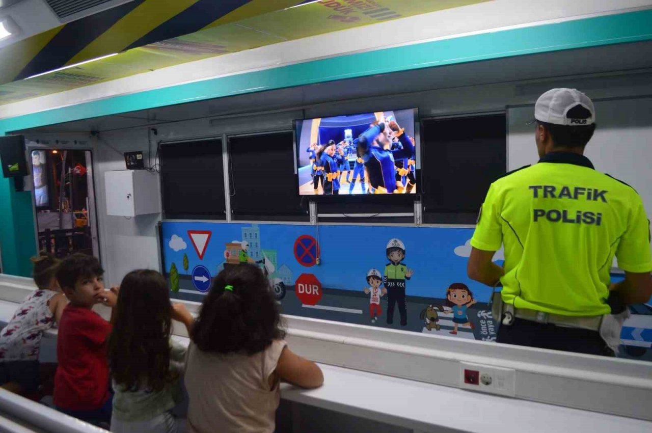 Trafik eğitim tırı Marmaris’te