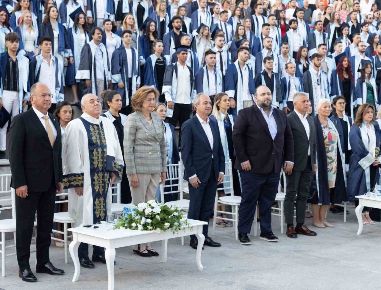 Mezuniyet heyecanıyla yeni hayatlarına uğurlandılar