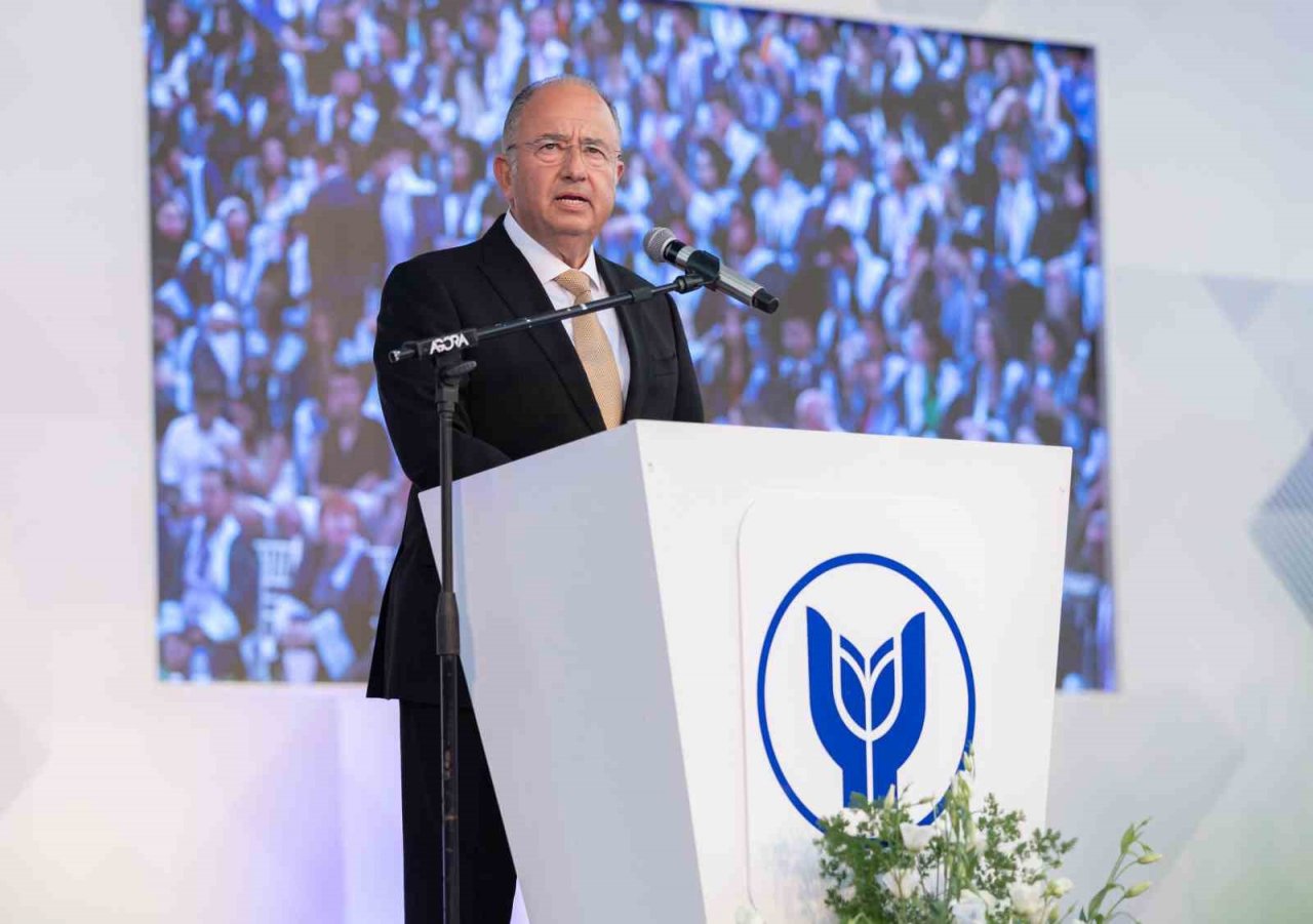 Mezuniyet heyecanıyla yeni hayatlarına uğurlandılar